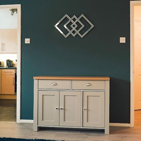 Modern 2 Bed Apartment Near City Centre Chelmsford Buitenkant foto