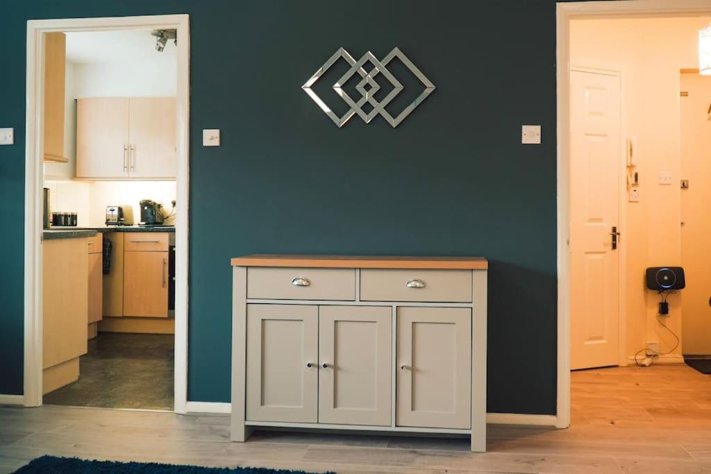 Modern 2 Bed Apartment Near City Centre Chelmsford Buitenkant foto