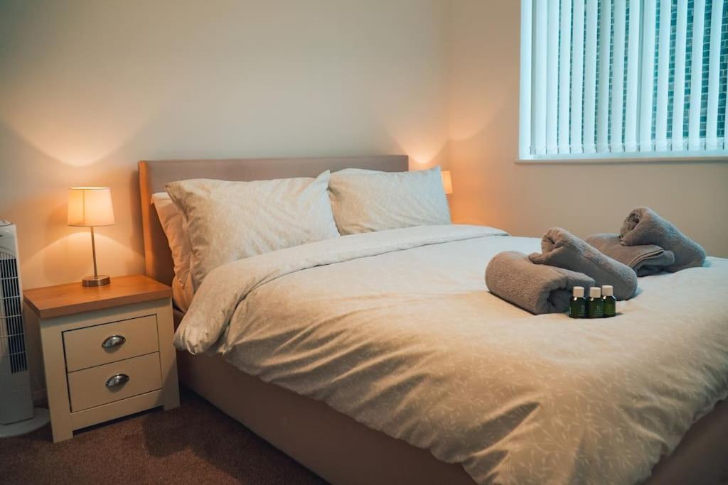 Modern 2 Bed Apartment Near City Centre Chelmsford Buitenkant foto