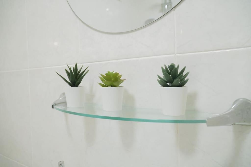 Modern 2 Bed Apartment Near City Centre Chelmsford Buitenkant foto